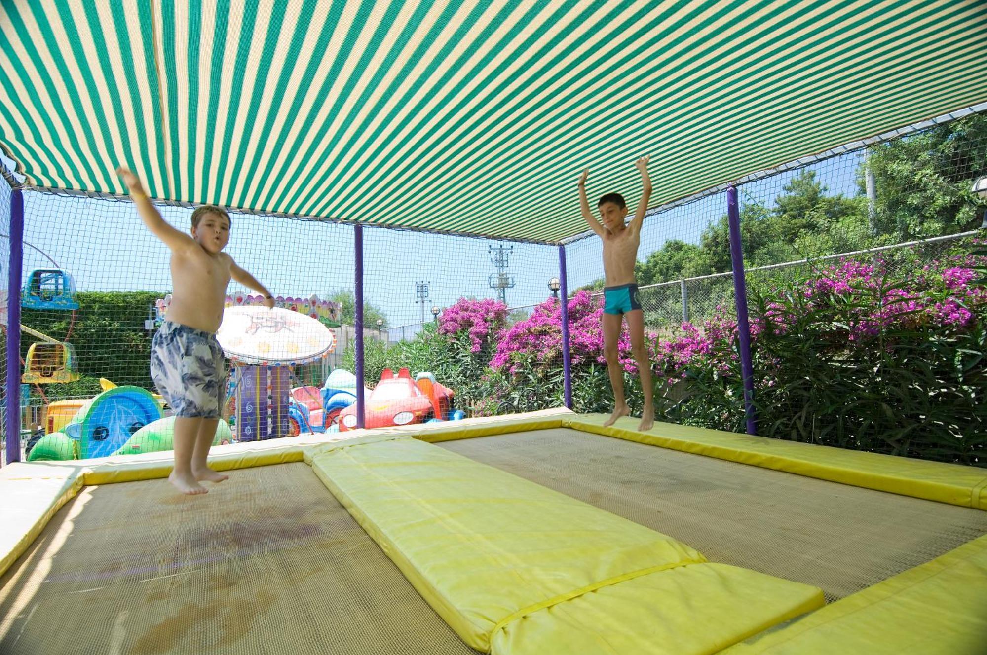 Beach Club Doganay Hotel Konaklı Esterno foto