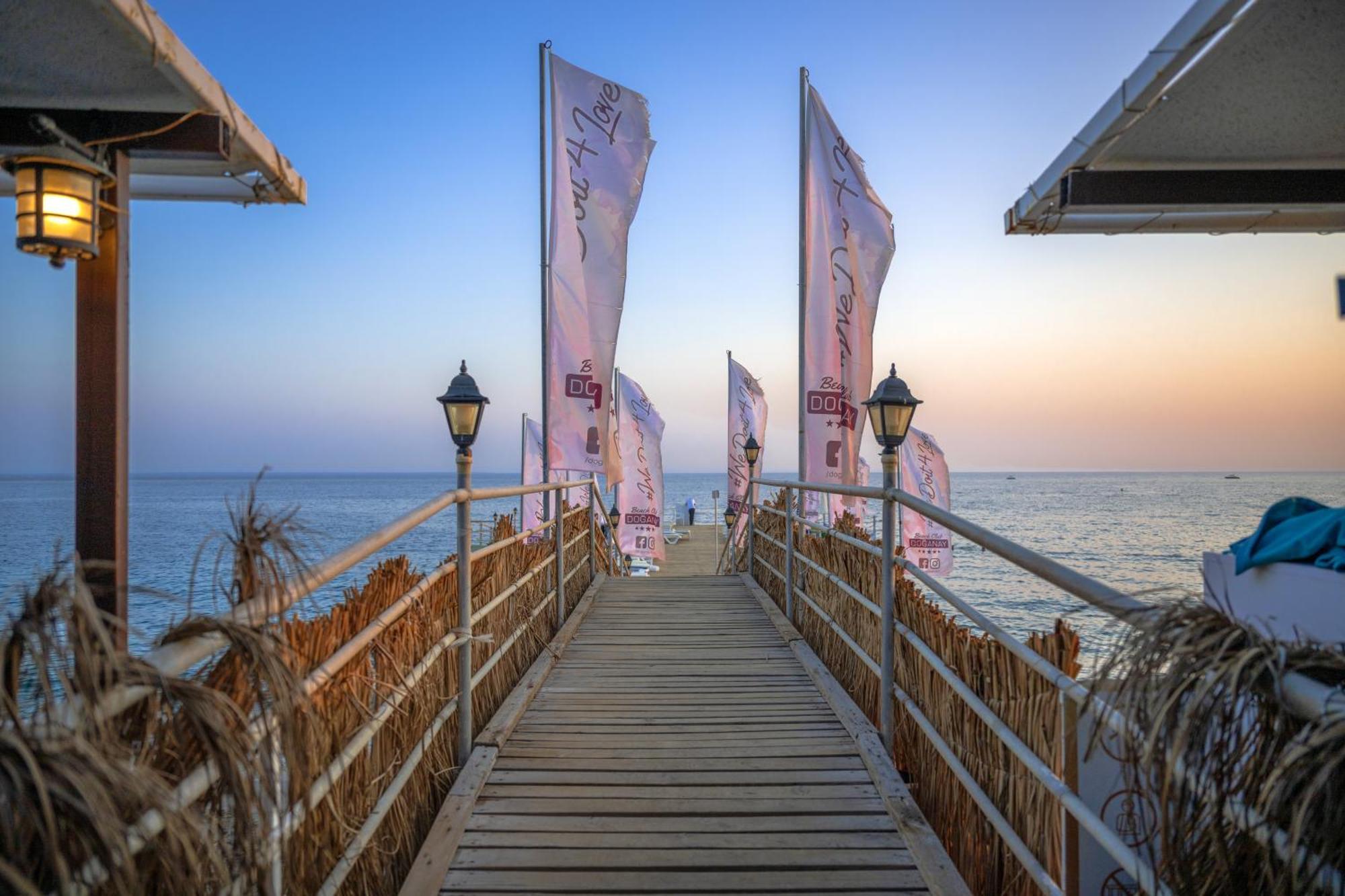 Beach Club Doganay Hotel Konaklı Esterno foto